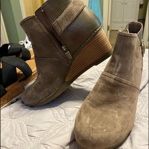 Real leather boots, like new, only wore once.